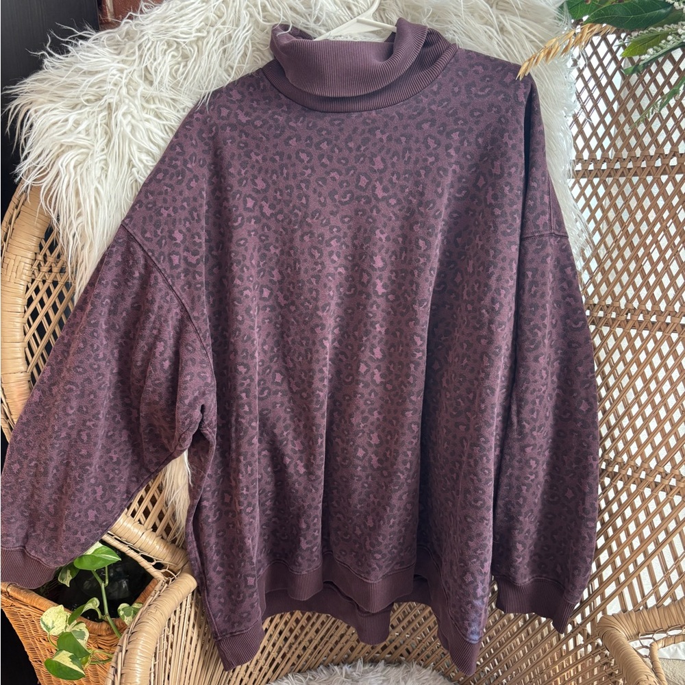 ☀️4 for 25☀️ AEO Leopard Turtleneck Sweatshirt